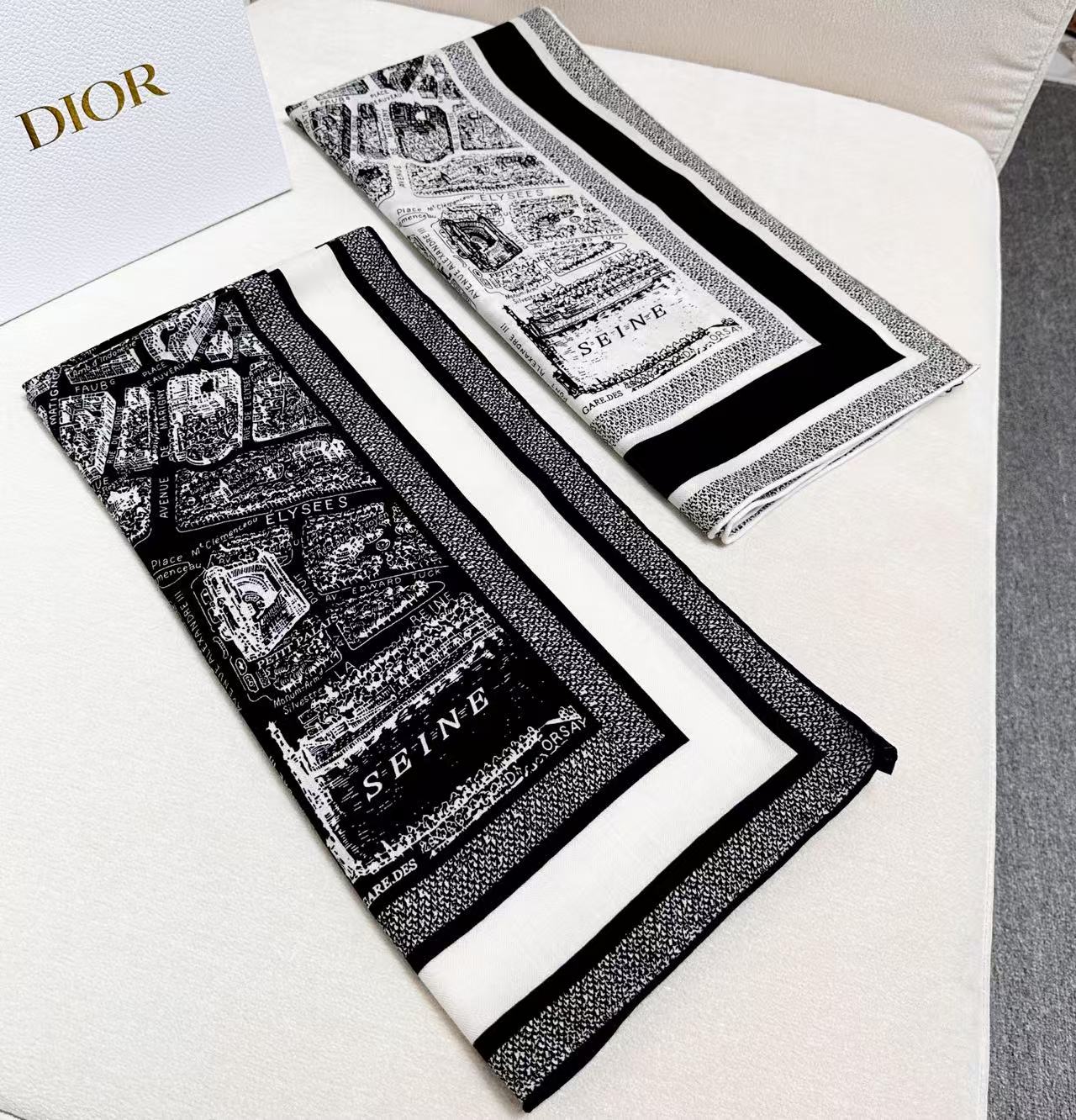 Dior ❤【️巴黎地图】黄金尺寸110*110 双面同色丝绒方巾  不爱140繁复尺寸的姐妹可以选择110哦～ PLA