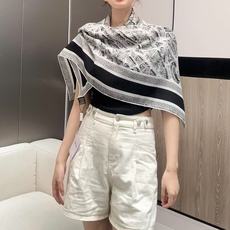 Dior ❤【️巴黎地图】黄金尺寸110*110 双面同色丝绒方巾 不爱140繁复尺寸的姐妹可以选择110哦~ PLA Dior ❤【️巴黎地图】黄金尺寸110*110 双面同色丝绒方巾 不爱140繁复尺寸的姐妹可以选择110哦~ PLA