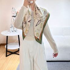 跃动的马儿”90双面方巾 【18mm顶级真丝】 手工卷边斜纹真丝方巾(100%桑蚕丝)。 这款爱马仕的经典单品展现强大 跃动的马儿”90双面方巾 【18mm顶级真丝】 手工卷边斜纹真丝方巾(100%桑蚕丝)。 这款爱马仕的经典单品展现强大