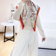跃动的马儿”90双面方巾 【18mm顶级真丝】 手工卷边斜纹真丝方巾(100%桑蚕丝)。 这款爱马仕的经典单品展现强大 跃动的马儿”90双面方巾 【18mm顶级真丝】 手工卷边斜纹真丝方巾(100%桑蚕丝)。 这款爱马仕的经典单品展现强大