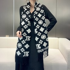 最新爆款到啦LV 3D 围巾为柔软毛绒混纺织入 Monogram 图案,再以撞色羊毛皮演绎瞩目 3D 效果。剪花工艺令两 最新爆款到啦LV 3D 围巾为柔软毛绒混纺织入 Monogram 图案,再以撞色羊毛皮演绎瞩目 3D 效果。剪花工艺令两