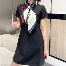 Chanel 上新💘💘💘 【18mm顶级真丝双面同色90方巾】 25s春夏方巾设计真的好有突破 黑白格大气经典 感觉每一 Chanel 上新💘💘💘 【18mm顶级真丝双面同色90方巾】 25s春夏方巾设计真的好有突破 黑白格大气经典 感觉每一