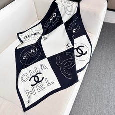 Chanel 上新💘💘💘 【18mm顶级真丝双面同色90方巾】 25s春夏方巾设计真的好有突破 黑白格大气经典 感觉每一 Chanel 上新💘💘💘 【18mm顶级真丝双面同色90方巾】 25s春夏方巾设计真的好有突破 黑白格大气经典 感觉每一