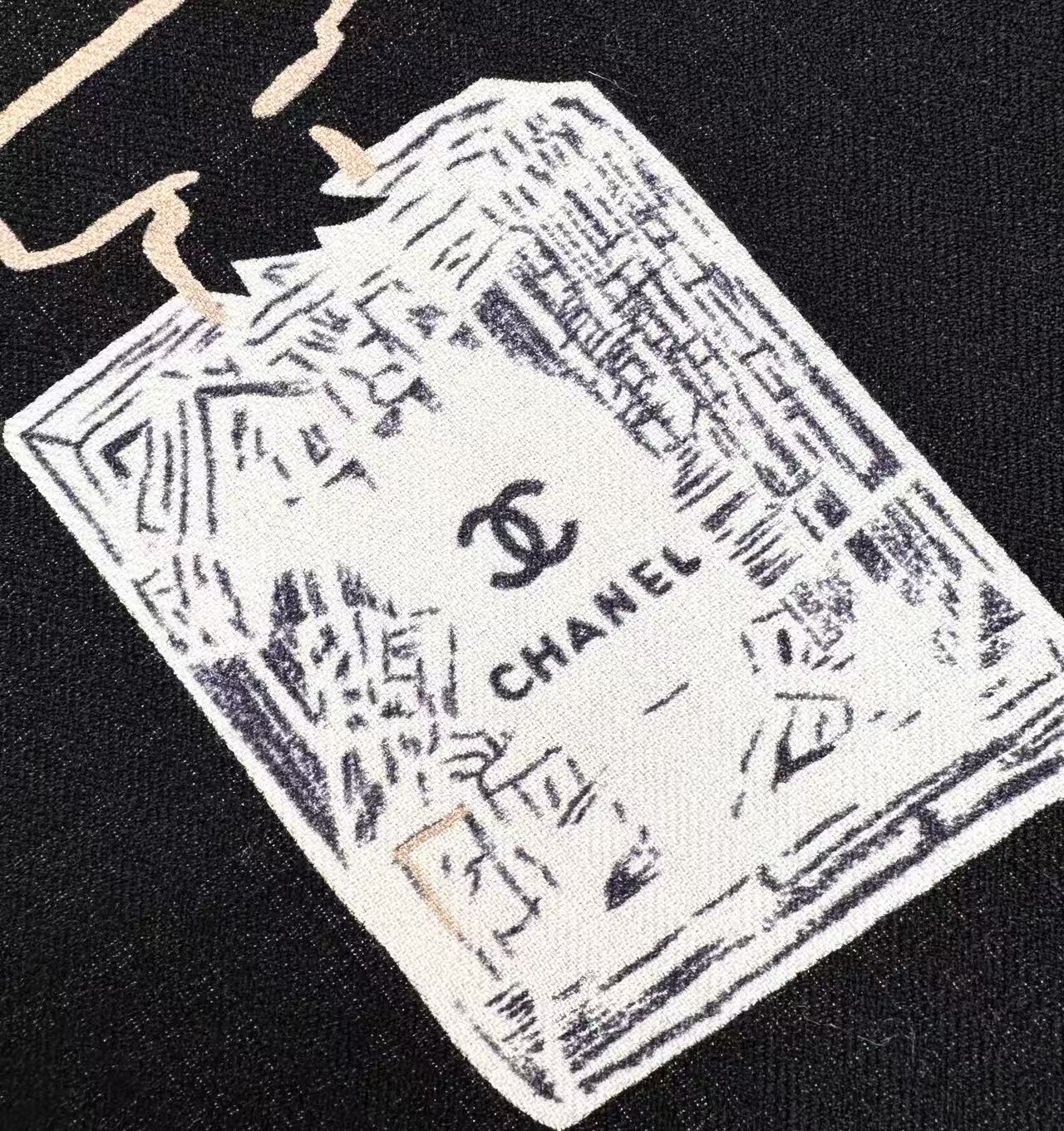 双面同色 带一点粉调的香 经典茶花优雅Coco风，Chanel最新菱格丝绒大方巾~气质到骨子里，香奶奶新一季的面料超高级