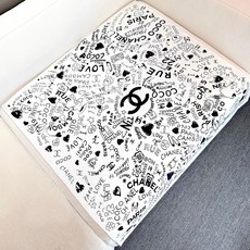 撒狗粮系列!!Love,真情永在! 🖤一条印有chanel小姐的爱物与品牌的字母Logo交织图案巧妙搭配,爱藏于深处,尽 撒狗粮系列!!Love,真情永在! 🖤一条印有chanel小姐的爱物与品牌的字母Logo交织图案巧妙搭配,爱藏于深处,尽