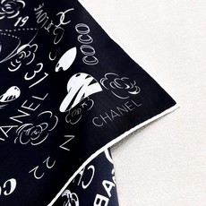 撒狗粮系列!!Love,真情永在! 🖤一条印有chanel小姐的爱物与品牌的字母Logo交织图案巧妙搭配,爱藏于深处,尽 撒狗粮系列!!Love,真情永在! 🖤一条印有chanel小姐的爱物与品牌的字母Logo交织图案巧妙搭配,爱藏于深处,尽