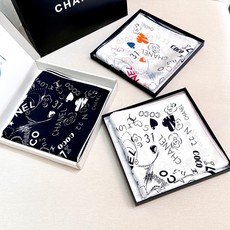 撒狗粮系列!!Love,真情永在! 🖤一条印有chanel小姐的爱物与品牌的字母Logo交织图案巧妙搭配,爱藏于深处,尽 撒狗粮系列!!Love,真情永在! 🖤一条印有chanel小姐的爱物与品牌的字母Logo交织图案巧妙搭配,爱藏于深处,尽