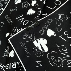 撒狗粮系列!!Love,真情永在! 🖤一条印有chanel小姐的爱物与品牌的字母Logo交织图案巧妙搭配,爱藏于深处,尽 撒狗粮系列!!Love,真情永在! 🖤一条印有chanel小姐的爱物与品牌的字母Logo交织图案巧妙搭配,爱藏于深处,尽