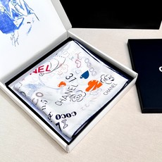 撒狗粮系列!!Love,真情永在! 🖤一条印有chanel小姐的爱物与品牌的字母Logo交织图案巧妙搭配,爱藏于深处,尽 撒狗粮系列!!Love,真情永在! 🖤一条印有chanel小姐的爱物与品牌的字母Logo交织图案巧妙搭配,爱藏于深处,尽