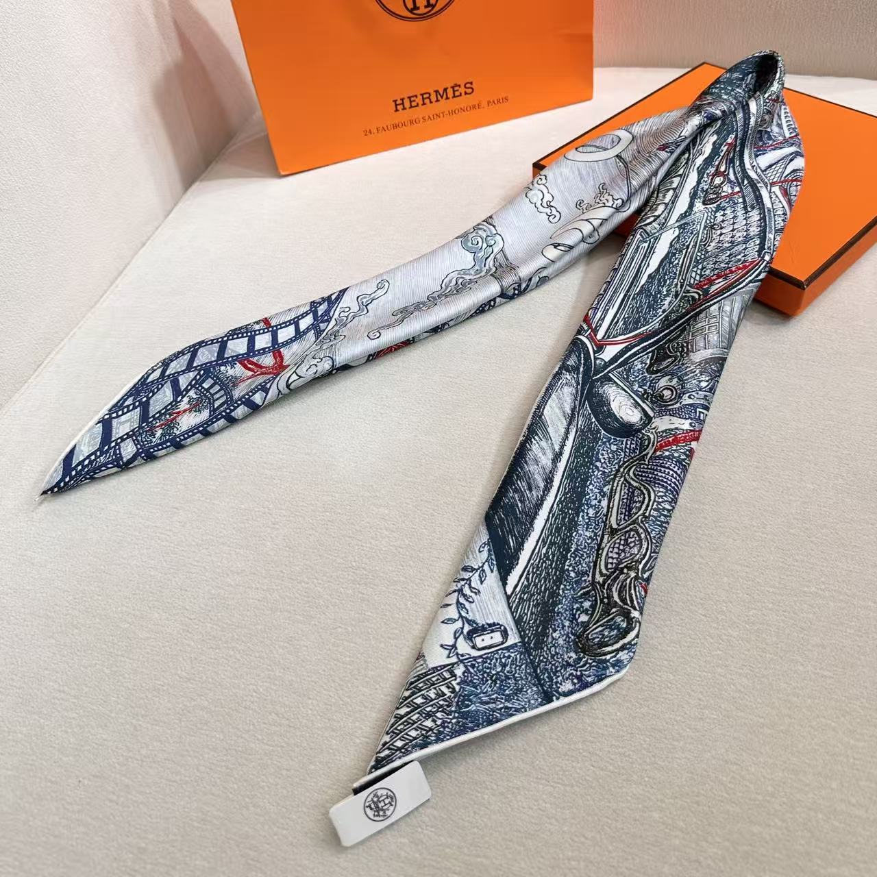 “光之城”90双面方巾 手工卷边斜纹真丝方巾（100%桑蚕丝）。 这款爱马仕的经典单品展现强大而迷人的女性魅力精髓。此9