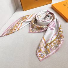 FROM THE CLOUD 90双面真丝方巾 From The Cloud 方巾取材柔软桑蚕丝,于Monogram 印 FROM THE CLOUD 90双面真丝方巾 From The Cloud 方巾取材柔软桑蚕丝,于Monogram 印