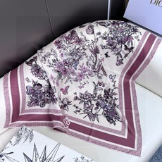 品名: 墨西哥花朵 面料:真丝 尺寸:90*90 颜色: 蓝色 粉色 绿色 这款白色方巾饰以彼得罗·鲁福 (Piet 品名: 墨西哥花朵 面料:真丝 尺寸:90*90 颜色: 蓝色 粉色 绿色 这款白色方巾饰以彼得罗·鲁福 (Piet
