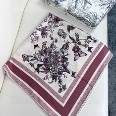 品名: 墨西哥花朵 面料:真丝 尺寸:90*90 颜色: 蓝色 粉色 绿色 这款白色方巾饰以彼得罗·鲁福 (Piet 品名: 墨西哥花朵 面料:真丝 尺寸:90*90 颜色: 蓝色 粉色 绿色 这款白色方巾饰以彼得罗·鲁福 (Piet