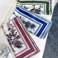 品名: 墨西哥花朵 面料:真丝 尺寸:90*90 颜色: 蓝色 粉色 绿色 这款白色方巾饰以彼得罗·鲁福 (Piet 品名: 墨西哥花朵 面料:真丝 尺寸:90*90 颜色: 蓝色 粉色 绿色 这款白色方巾饰以彼得罗·鲁福 (Piet