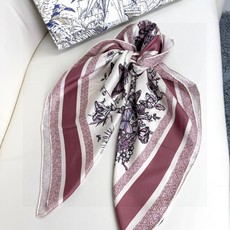 品名: 墨西哥花朵 面料:真丝 尺寸:90*90 颜色: 蓝色 粉色 绿色 这款白色方巾饰以彼得罗·鲁福 (Piet 品名: 墨西哥花朵 面料:真丝 尺寸:90*90 颜色: 蓝色 粉色 绿色 这款白色方巾饰以彼得罗·鲁福 (Piet