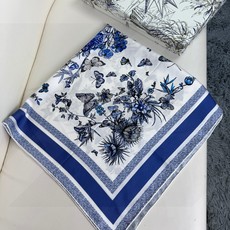 品名: 墨西哥花朵 面料:真丝 尺寸:90*90 颜色: 蓝色 粉色 绿色 这款白色方巾饰以彼得罗·鲁福 (Piet 品名: 墨西哥花朵 面料:真丝 尺寸:90*90 颜色: 蓝色 粉色 绿色 这款白色方巾饰以彼得罗·鲁福 (Piet