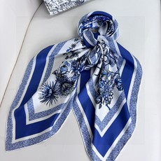 品名: 墨西哥花朵 面料:真丝 尺寸:90*90 颜色: 蓝色 粉色 绿色 这款白色方巾饰以彼得罗·鲁福 (Piet 品名: 墨西哥花朵 面料:真丝 尺寸:90*90 颜色: 蓝色 粉色 绿色 这款白色方巾饰以彼得罗·鲁福 (Piet
