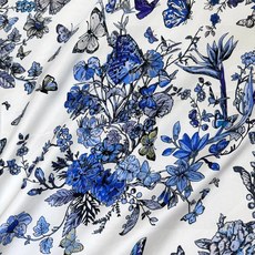 品名: 墨西哥花朵 面料:真丝 尺寸:90*90 颜色: 蓝色 粉色 绿色 这款白色方巾饰以彼得罗·鲁福 (Piet 品名: 墨西哥花朵 面料:真丝 尺寸:90*90 颜色: 蓝色 粉色 绿色 这款白色方巾饰以彼得罗·鲁福 (Piet