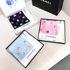✨✨CHAMEL【小香蝴蝶结90】真丝方巾‼️抢‼️VIP推荐 ‼️👍下手一定要快【高端 大爱❤️女人尤物 货极少 ✨✨CHAMEL【小香蝴蝶结90】真丝方巾‼️抢‼️VIP推荐 ‼️👍下手一定要快【高端 大爱❤️女人尤物 货极少