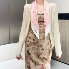 ✨✨CHAMEL【小香蝴蝶结90】真丝方巾‼️抢‼️VIP推荐 ‼️👍下手一定要快【高端 大爱❤️女人尤物 货极少 ✨✨CHAMEL【小香蝴蝶结90】真丝方巾‼️抢‼️VIP推荐 ‼️👍下手一定要快【高端 大爱❤️女人尤物 货极少