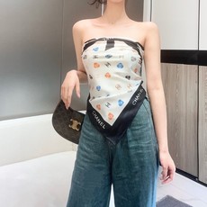 ✨✨CHAMEL【小香蝴蝶结90】真丝方巾‼️抢‼️VIP推荐 ‼️👍下手一定要快【高端 大爱❤️女人尤物 货极少 ✨✨CHAMEL【小香蝴蝶结90】真丝方巾‼️抢‼️VIP推荐 ‼️👍下手一定要快【高端 大爱❤️女人尤物 货极少
