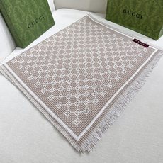 G家最新款风格小字母 面料:羊毛,尺寸:47*180 羊毛真丝围巾,装饰超大造型设计GG图案。于1970年代首次使用的G G家最新款风格小字母 面料:羊毛,尺寸:47*180 羊毛真丝围巾,装饰超大造型设计GG图案。于1970年代首次使用的G