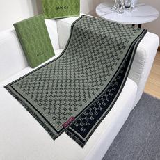 G家最新款风格小字母 面料:羊毛,尺寸:47*180 羊毛真丝围巾,装饰超大造型设计GG图案。于1970年代首次使用的G G家最新款风格小字母 面料:羊毛,尺寸:47*180 羊毛真丝围巾,装饰超大造型设计GG图案。于1970年代首次使用的G