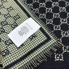 G家最新款风格小字母 面料:羊毛,尺寸:47*180 羊毛真丝围巾,装饰超大造型设计GG图案。于1970年代首次使用的G G家最新款风格小字母 面料:羊毛,尺寸:47*180 羊毛真丝围巾,装饰超大造型设计GG图案。于1970年代首次使用的G