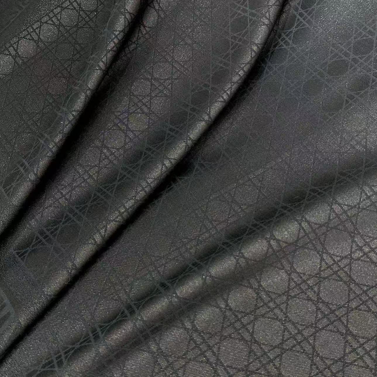 【藤格纹-】𝐃𝐈𝐎𝐑藤格纹金丝线披肩 围脖两用超级实用的单品 桑蚕丝混纺羊毛羊绒面料精制而成 隐隐约约的金丝线贵气十足～