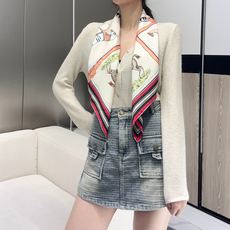 “骏马的披挂”90典藏方巾~Hermes 18mm顶级真丝 双面同色印花 手工卷边斜纹真丝方巾(100%桑蚕丝)。 这 “骏马的披挂”90典藏方巾~Hermes 18mm顶级真丝 双面同色印花 手工卷边斜纹真丝方巾(100%桑蚕丝)。 这