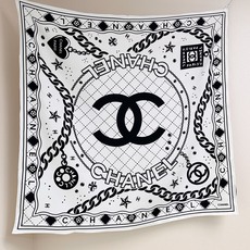 Chanel双面同色印花90方巾 【18mm顶级真丝】 VIP推荐 、下手一定要快 高端 大爱 货极少 四季都可以用 真 Chanel双面同色印花90方巾 【18mm顶级真丝】 VIP推荐 、下手一定要快 高端 大爱 货极少 四季都可以用 真