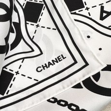 Chanel双面同色印花90方巾 【18mm顶级真丝】 VIP推荐 、下手一定要快 高端 大爱 货极少 四季都可以用 真 Chanel双面同色印花90方巾 【18mm顶级真丝】 VIP推荐 、下手一定要快 高端 大爱 货极少 四季都可以用 真