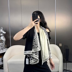 专柜同步上新𝐂𝐡𝐚𝐧𝐞𝐥 • ℕ𝕖𝕨《元气泡泡》 【双面同色】 Size:140*140cm 70%➕30%手工卷边 专柜同步上新𝐂𝐡𝐚𝐧𝐞𝐥 • ℕ𝕖𝕨《元气泡泡》 【双面同色】 Size:140*140cm 70%➕30%手工卷边