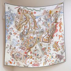 “马术学院”90双面真丝方巾 【18mm顶级真丝】 手工卷边斜纹真丝方巾(100%桑蚕丝)。 这款爱马仕的经典单品展现强 “马术学院”90双面真丝方巾 【18mm顶级真丝】 手工卷边斜纹真丝方巾(100%桑蚕丝)。 这款爱马仕的经典单品展现强