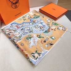 “马术学院”90双面真丝方巾 【18mm顶级真丝】 手工卷边斜纹真丝方巾(100%桑蚕丝)。 这款爱马仕的经典单品展现强 “马术学院”90双面真丝方巾 【18mm顶级真丝】 手工卷边斜纹真丝方巾(100%桑蚕丝)。 这款爱马仕的经典单品展现强
