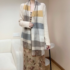 上新❤️ 【▪Loewe · 罗意威️难得一见的温柔配色,低调又不失优雅❗️】重点推荐,loewe这款触动内心的柔美围巾 上新❤️ 【▪Loewe · 罗意威️难得一见的温柔配色,低调又不失优雅❗️】重点推荐,loewe这款触动内心的柔美围巾