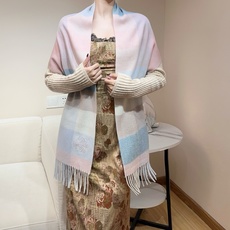 上新❤️ 【▪Loewe · 罗意威️难得一见的温柔配色,低调又不失优雅❗️】重点推荐,loewe这款触动内心的柔美围巾 上新❤️ 【▪Loewe · 罗意威️难得一见的温柔配色,低调又不失优雅❗️】重点推荐,loewe这款触动内心的柔美围巾
