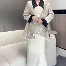 专柜同步最颜色到货!顶级版本出货,羊毛真丝围巾,装饰超大造型设计GG图案。于1970年代首次使用的GG标识从始于1930 专柜同步最颜色到货!顶级版本出货,羊毛真丝围巾,装饰超大造型设计GG图案。于1970年代首次使用的GG标识从始于1930