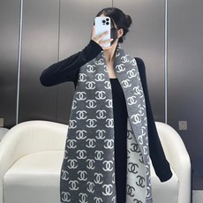 【大爆款-现货秒发】𝐂𝐇𝐀𝐍𝐄𝐋 专柜的断货王_在专柜想定这款都需要排队3个月🤫_真的超级火爆🔥经典双面围巾披肩 超级无 【大爆款-现货秒发】𝐂𝐇𝐀𝐍𝐄𝐋 专柜的断货王_在专柜想定这款都需要排队3个月🤫_真的超级火爆🔥经典双面围巾披肩 超级无