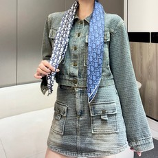 Dior 印花方巾 18mm顶级真丝双面同色印花 90 厘米海军蓝色桑蚕丝斜纹面料 Oblique 双面印花 这款 Ob Dior 印花方巾 18mm顶级真丝双面同色印花 90 厘米海军蓝色桑蚕丝斜纹面料 Oblique 双面印花 这款 Ob