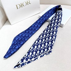 Dior 印花方巾 18mm顶级真丝双面同色印花 90 厘米海军蓝色桑蚕丝斜纹面料 Oblique 双面印花 这款 Ob Dior 印花方巾 18mm顶级真丝双面同色印花 90 厘米海军蓝色桑蚕丝斜纹面料 Oblique 双面印花 这款 Ob