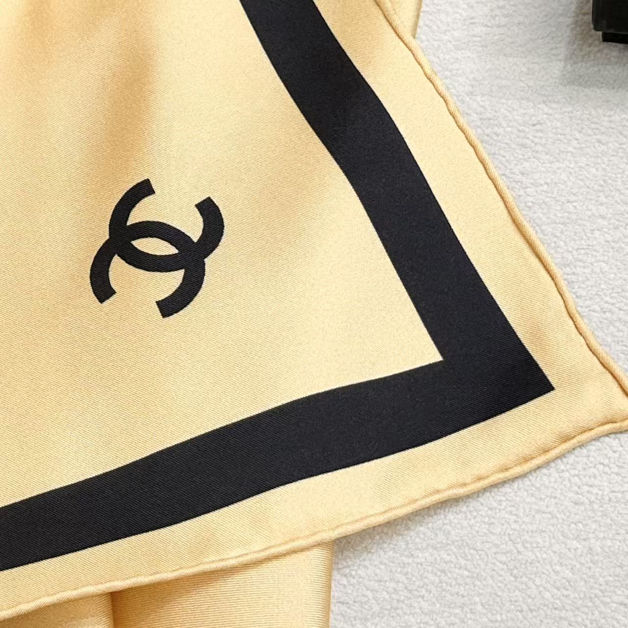 18姆米双面  太！好！看！无法被低估的灵魂简约，  Chanel 24K cc最🆕最简约的真丝方巾， Jennie同款