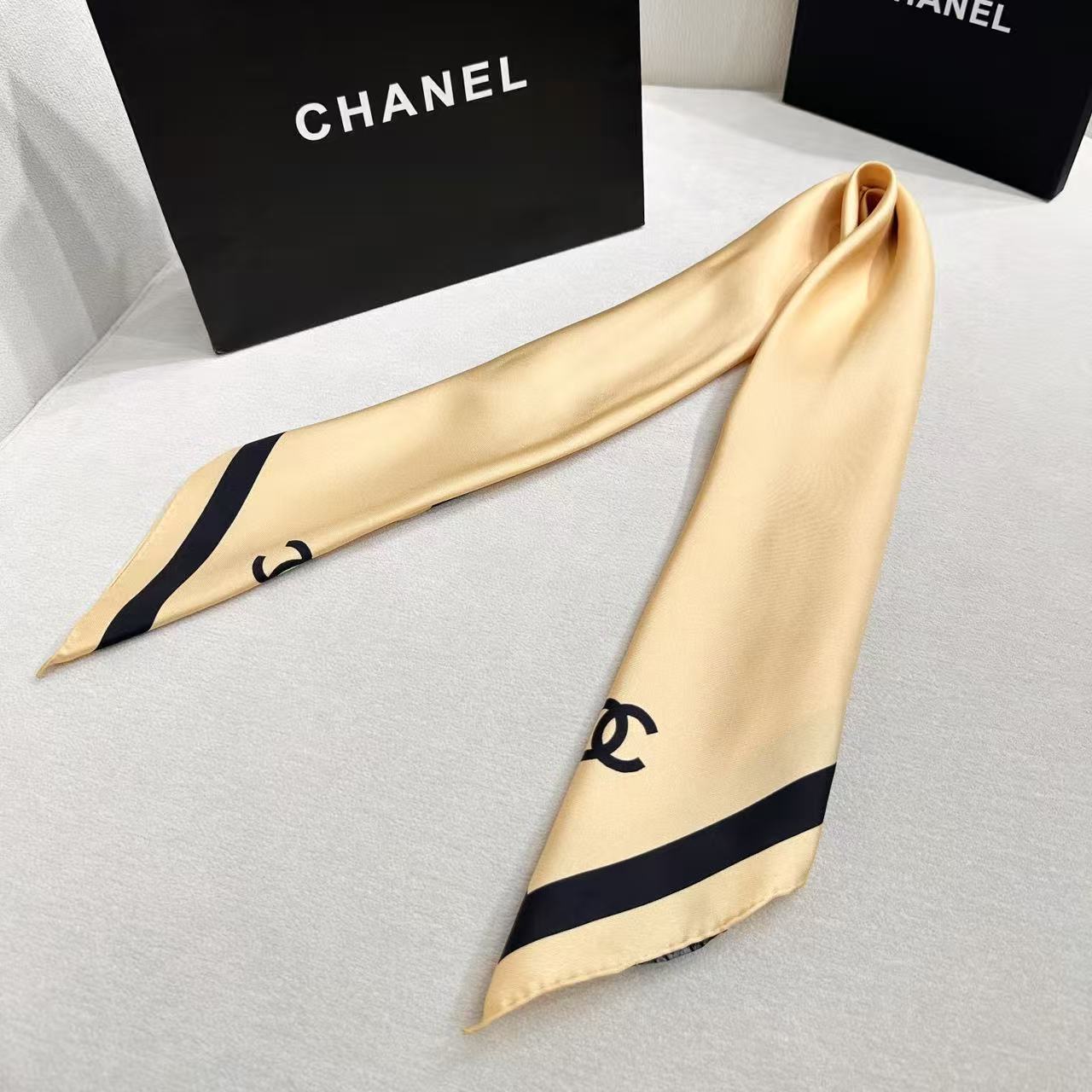 18姆米双面  太！好！看！无法被低估的灵魂简约，  Chanel 24K cc最🆕最简约的真丝方巾， Jennie同款