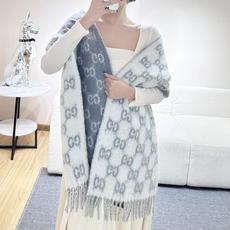 原单对版质量💝Gucci渐变色围巾🧣"2026早春系列女士软配饰焕新诠释品牌标志性图案。这款围巾以羊驼毛混纺面料打造,匠 原单对版质量💝Gucci渐变色围巾🧣"2026早春系列女士软配饰焕新诠释品牌标志性图案。这款围巾以羊驼毛混纺面料打造,匠