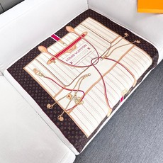 Louis Vuitton 90 方巾 面料为最顶级18姆米桑蚕丝 手感柔软丝滑 绝对独一无二❗双面同色,金字塔尖的数码 Louis Vuitton 90 方巾 面料为最顶级18姆米桑蚕丝 手感柔软丝滑 绝对独一无二❗双面同色,金字塔尖的数码