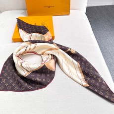 Louis Vuitton 90 方巾 面料为最顶级18姆米桑蚕丝 手感柔软丝滑 绝对独一无二❗双面同色,金字塔尖的数码 Louis Vuitton 90 方巾 面料为最顶级18姆米桑蚕丝 手感柔软丝滑 绝对独一无二❗双面同色,金字塔尖的数码
