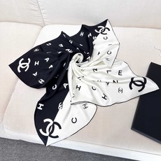 单面印花16姆米 𝐂𝐡𝐚𝐧𝐞𝐥 《黑白对称》经典 Size :90x90cm 100%真丝 简洁经典、也只有 单面印花16姆米 𝐂𝐡𝐚𝐧𝐞𝐥 《黑白对称》经典 Size :90x90cm 100%真丝 简洁经典、也只有