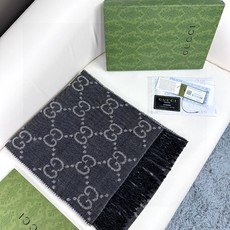 高版本!Gucci【双面GG提花】流苏长巾‼️真的超级好看啊~就喜欢这种GG腔调!柔软提花羊毛围巾正反两面都采用GG图案 高版本!Gucci【双面GG提花】流苏长巾‼️真的超级好看啊~就喜欢这种GG腔调!柔软提花羊毛围巾正反两面都采用GG图案
