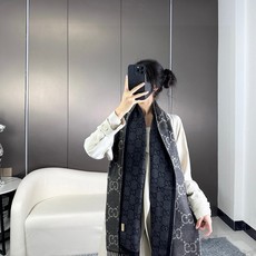 高版本!Gucci【双面GG提花】流苏长巾‼️真的超级好看啊~就喜欢这种GG腔调!柔软提花羊毛围巾正反两面都采用GG图案 高版本!Gucci【双面GG提花】流苏长巾‼️真的超级好看啊~就喜欢这种GG腔调!柔软提花羊毛围巾正反两面都采用GG图案