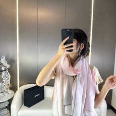 CHANEL2026新款到,重点推荐!!!高级舒适时髦气质。香奈儿这款触动内心的柔美围巾,无法模仿的颜色和气质!!!围巾 CHANEL2026新款到,重点推荐!!!高级舒适时髦气质。香奈儿这款触动内心的柔美围巾,无法模仿的颜色和气质!!!围巾